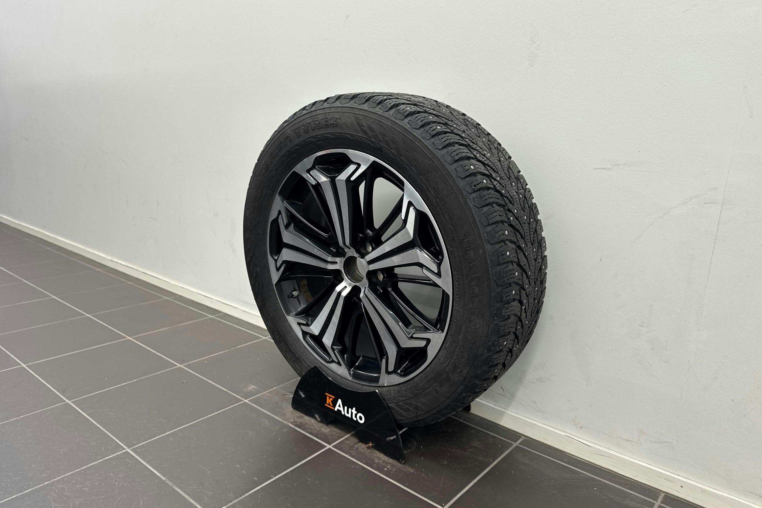 Harmaa Toyota RAV4 Plug-in 2020 kuva 10.