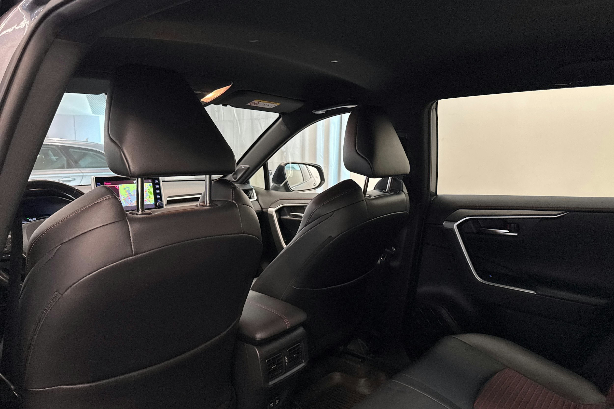 Harmaa Toyota RAV4 Plug-in 2020 kuva 11.