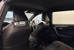Harmaa Toyota RAV4 Plug-in 2020 kuva 11.