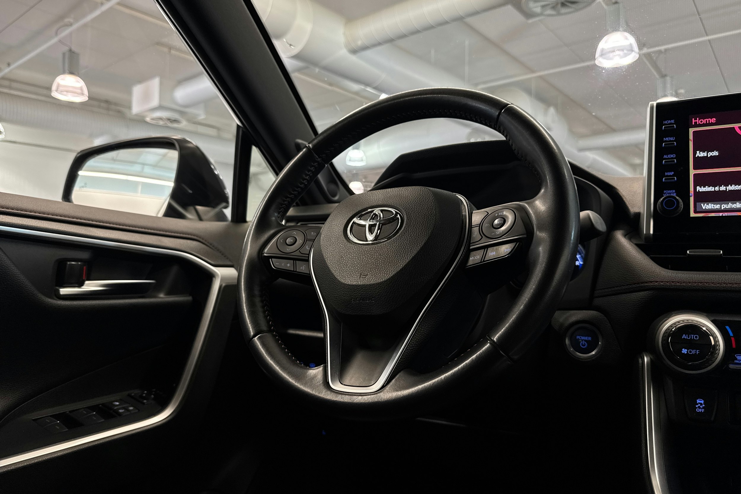 Harmaa Toyota RAV4 Plug-in 2020 kuva 14.