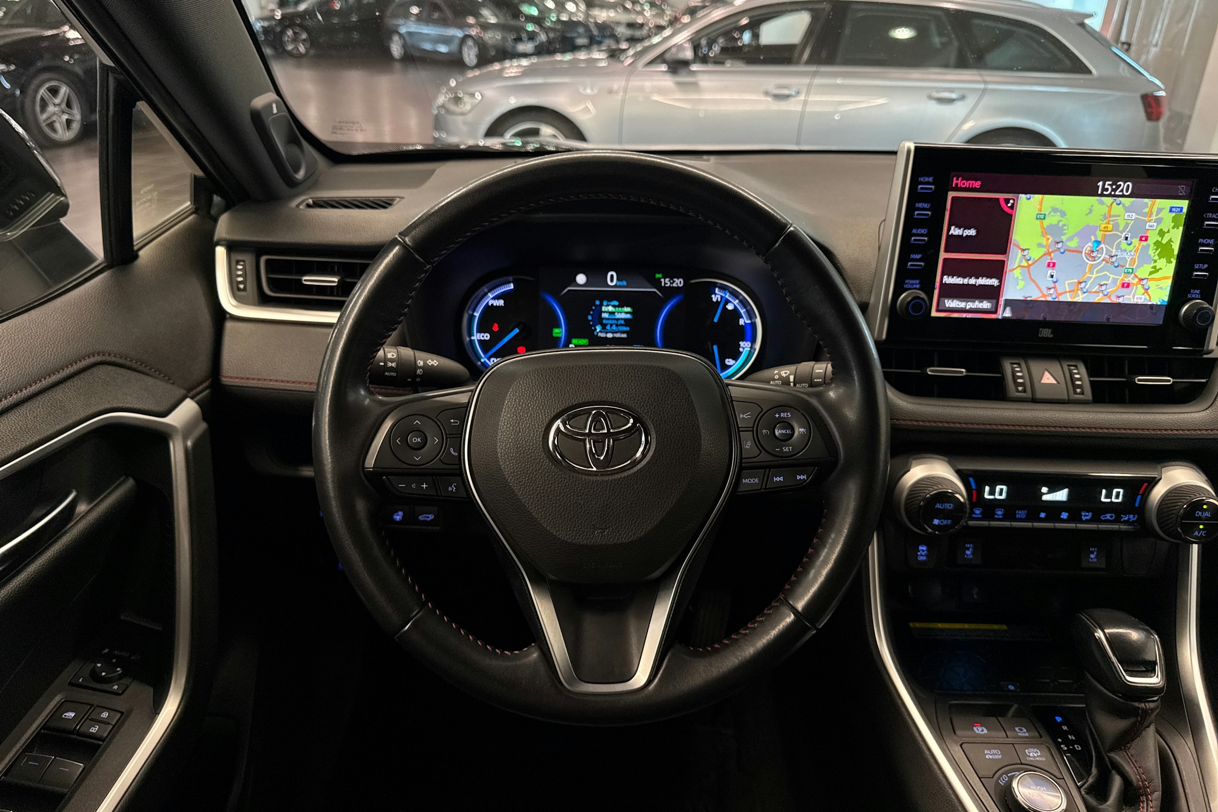 Harmaa Toyota RAV4 Plug-in 2020 kuva 15.