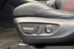 Harmaa Toyota RAV4 Plug-in 2020 kuva 16.