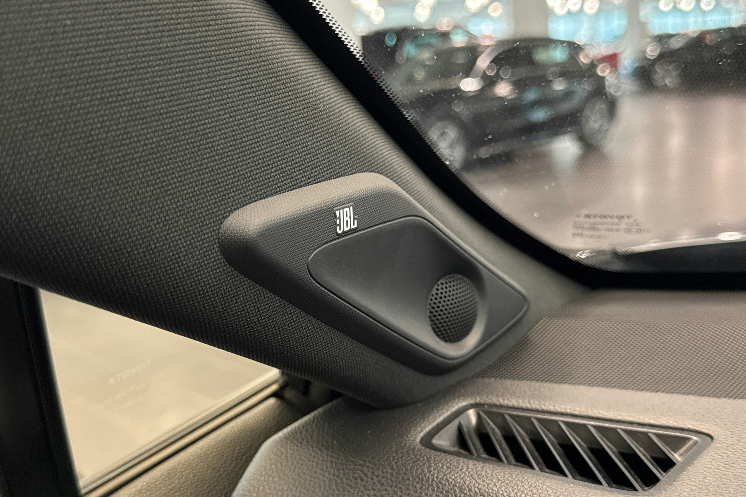 Harmaa Toyota RAV4 Plug-in 2020 kuva 17.
