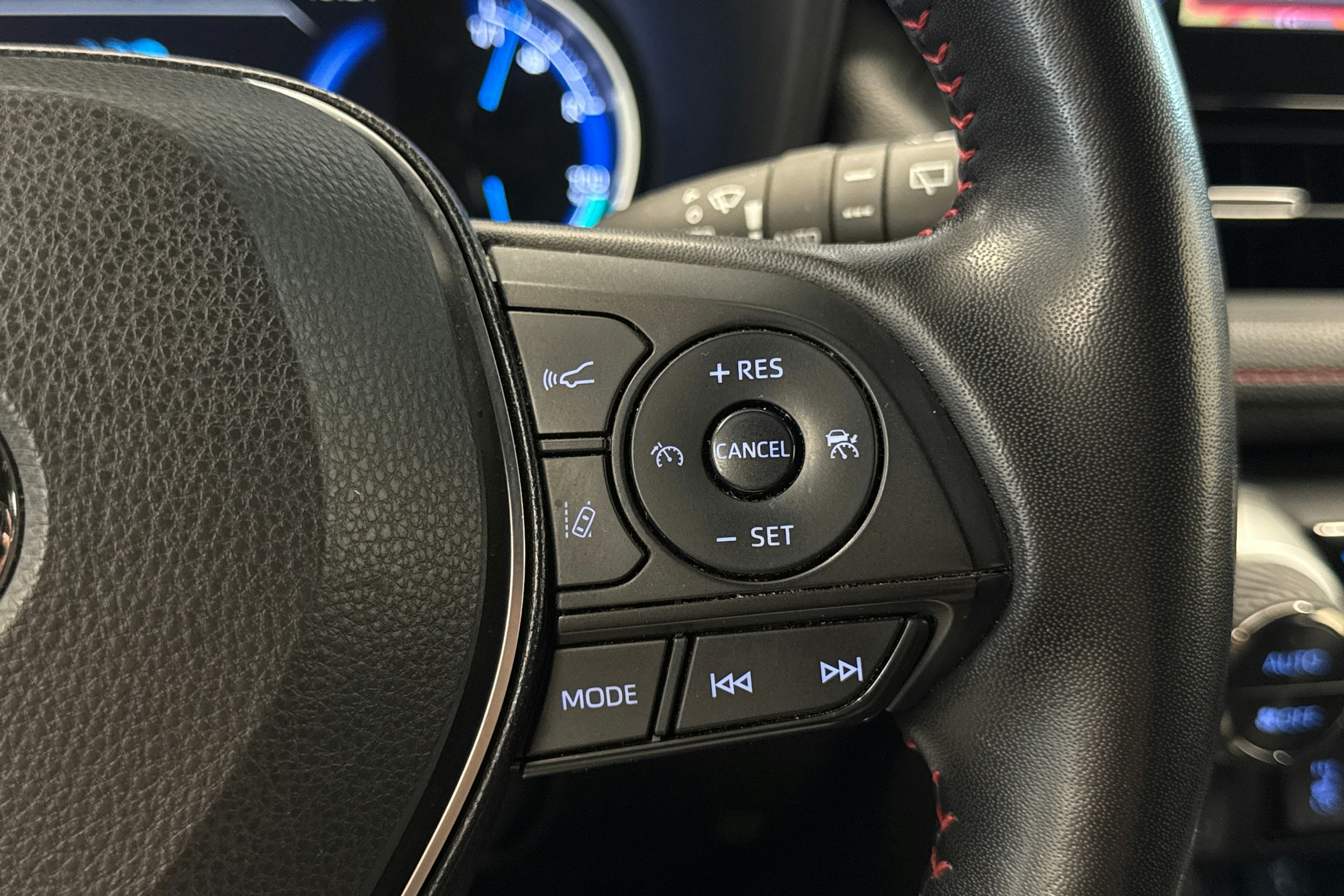 Harmaa Toyota RAV4 Plug-in 2020 kuva 20.