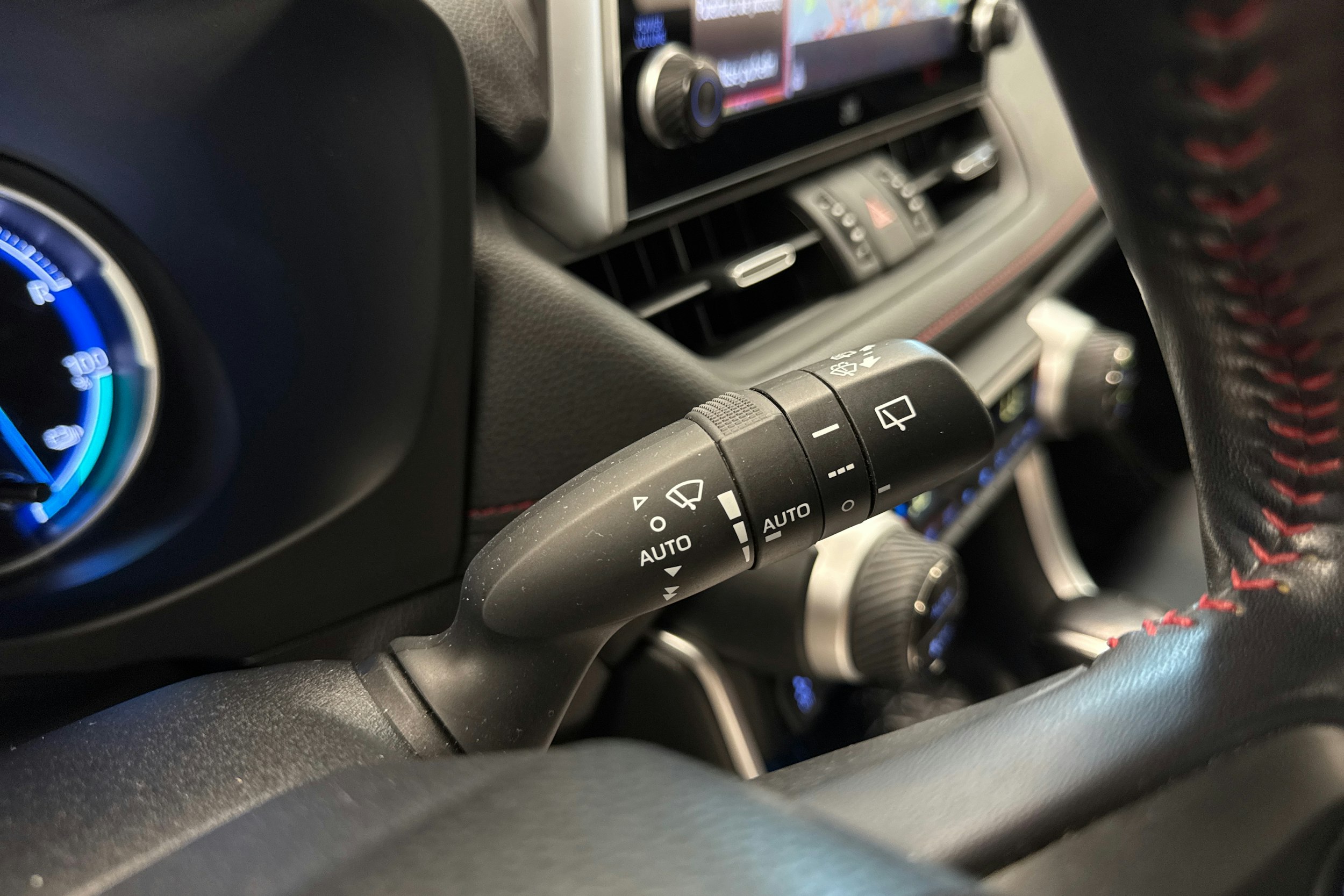 Harmaa Toyota RAV4 Plug-in 2020 kuva 22.