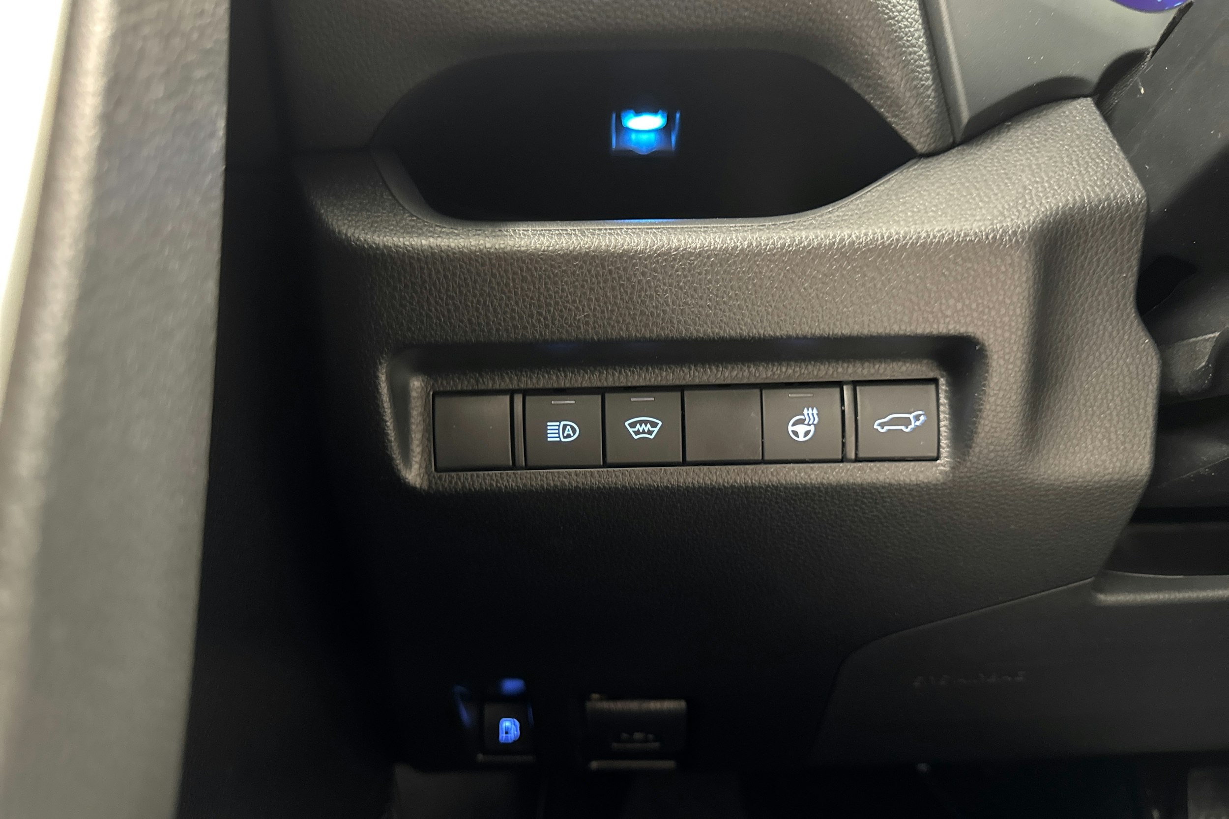 Harmaa Toyota RAV4 Plug-in 2020 kuva 23.
