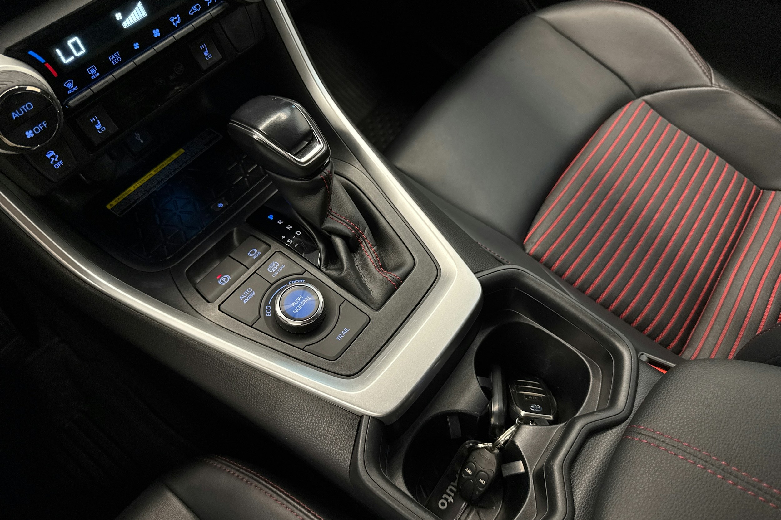 Harmaa Toyota RAV4 Plug-in 2020 kuva 25.