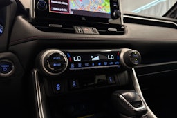Harmaa Toyota RAV4 Plug-in 2020 kuva 26.