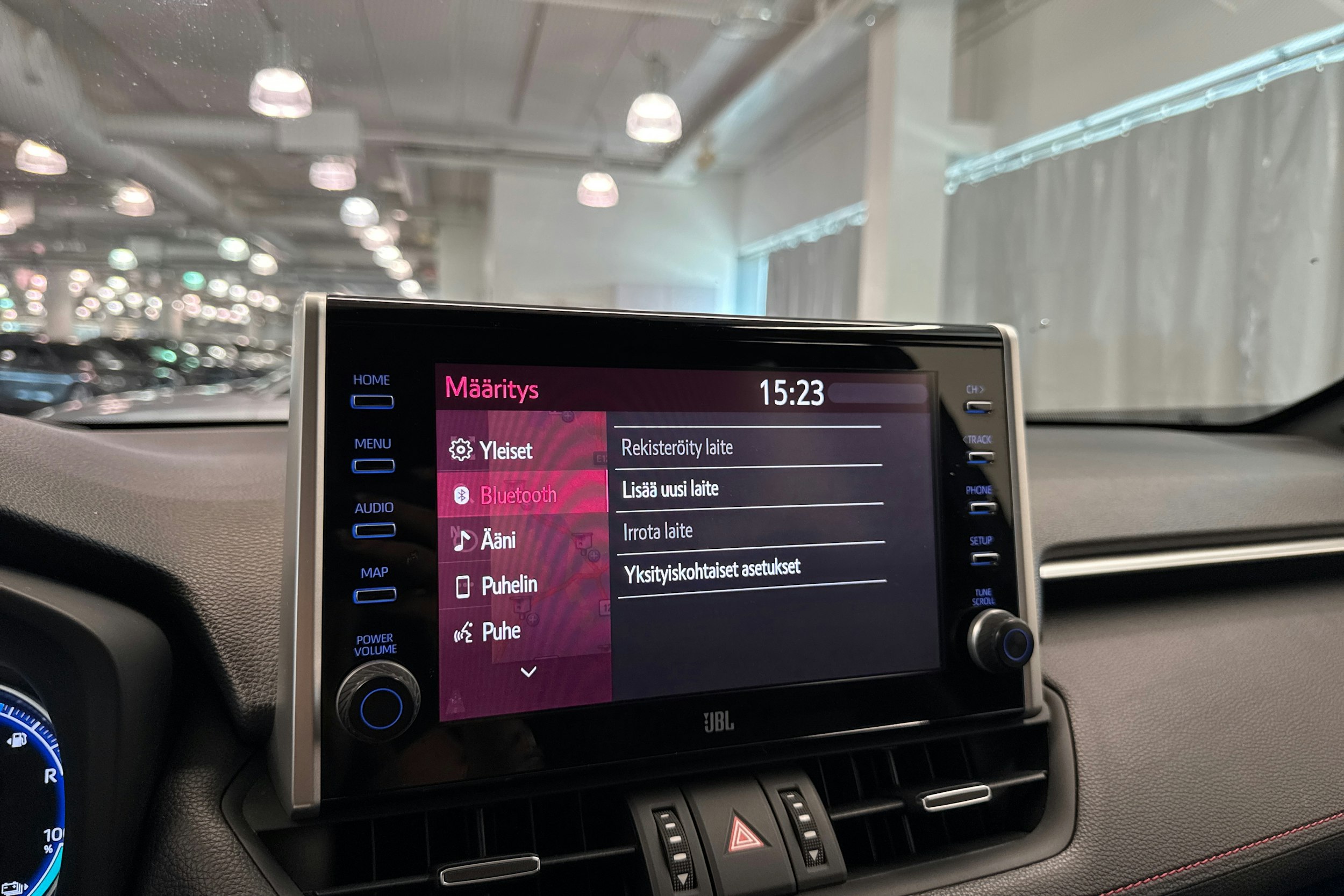 Harmaa Toyota RAV4 Plug-in 2020 kuva 32.