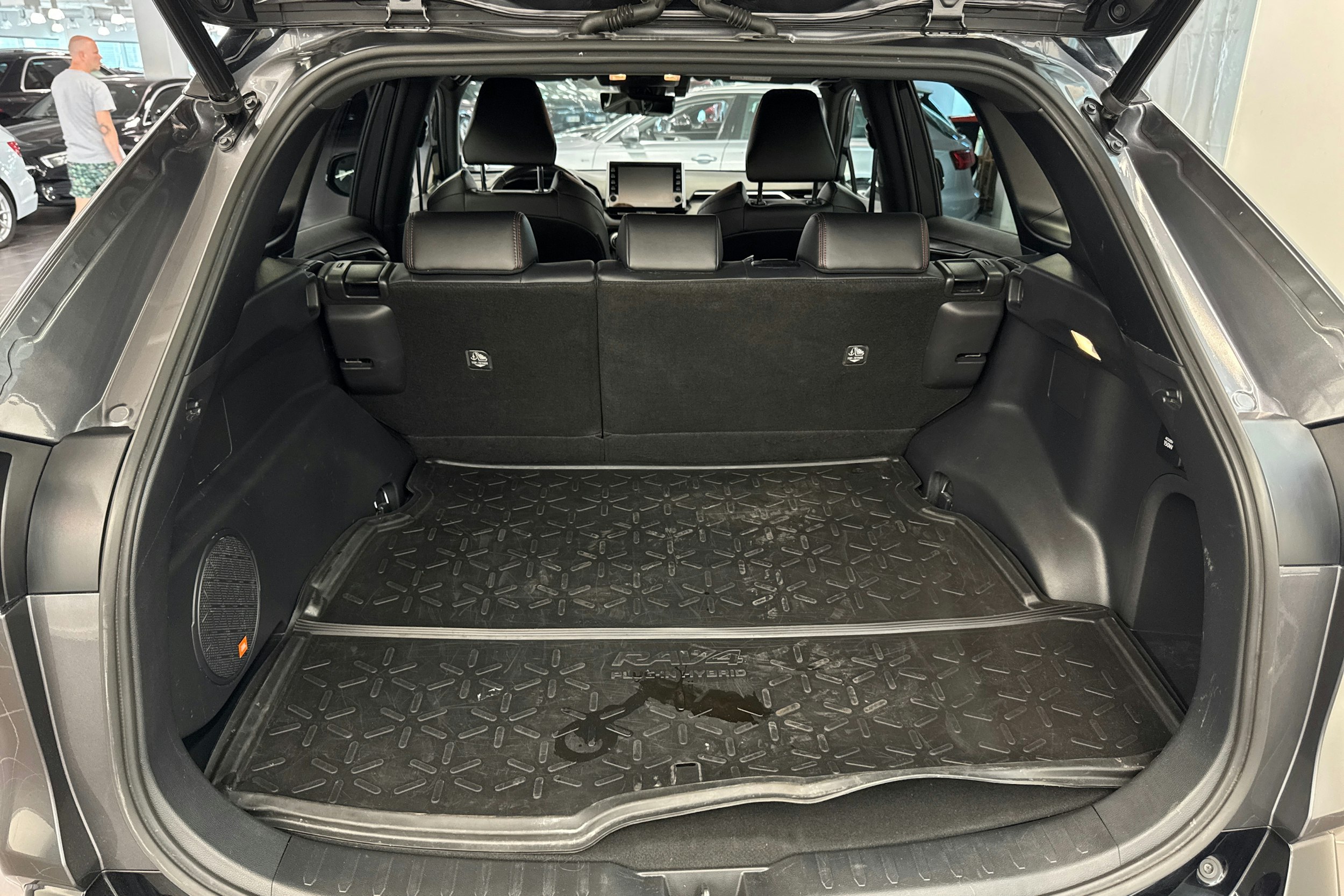 Harmaa Toyota RAV4 Plug-in 2020 kuva 35.