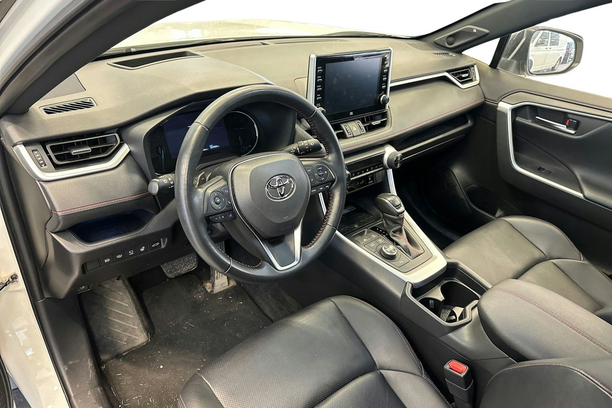 Valkoinen Toyota RAV4 Plug-in 2020 kuva 3.