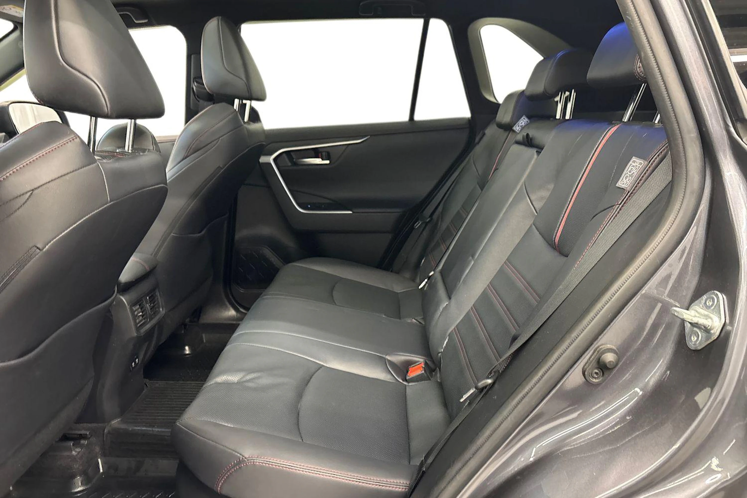 harmaa Toyota RAV4 Plug-in 2020 kuva 11.