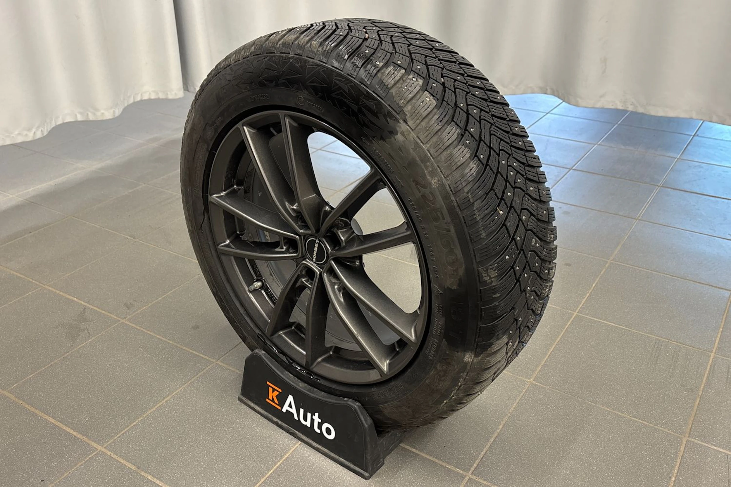 harmaa Toyota RAV4 Plug-in 2020 kuva 13.