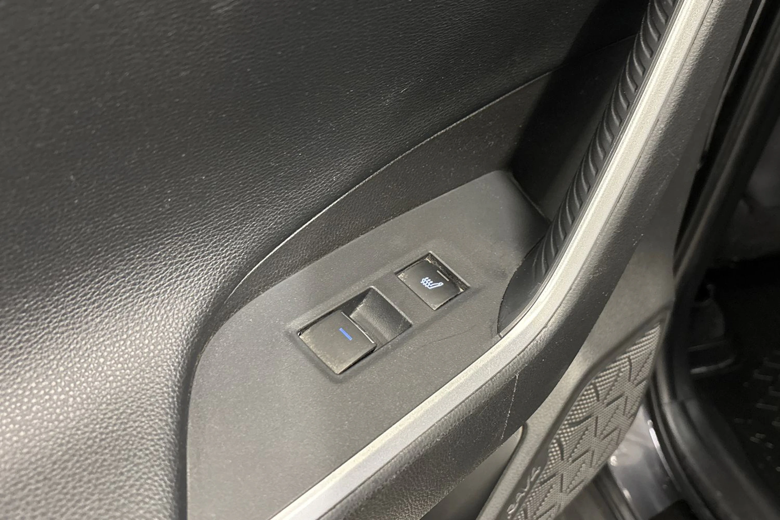 harmaa Toyota RAV4 Plug-in 2020 kuva 19.