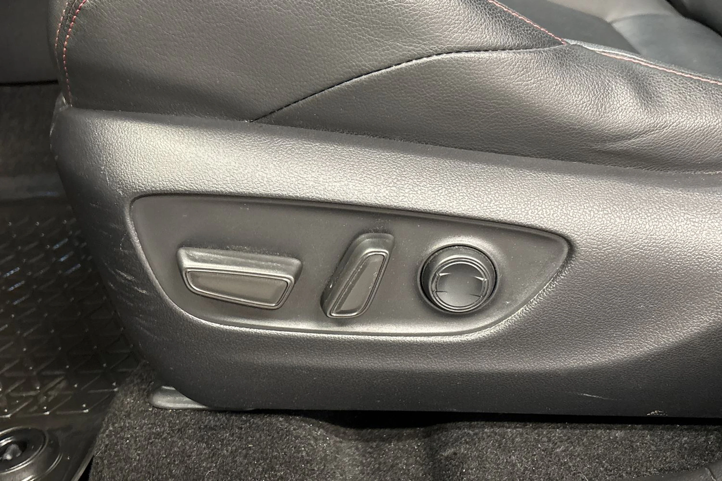 harmaa Toyota RAV4 Plug-in 2020 kuva 22.