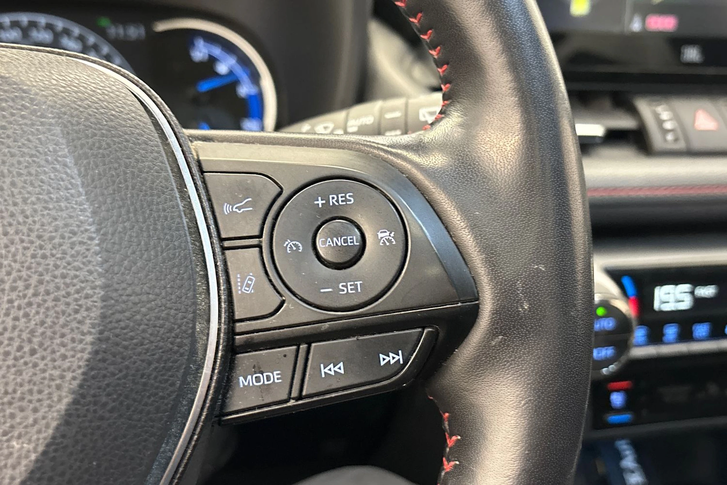 harmaa Toyota RAV4 Plug-in 2020 kuva 25.