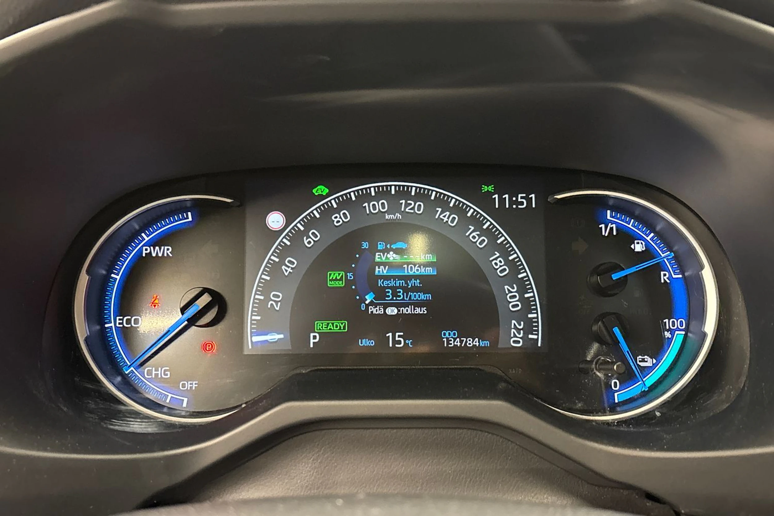 harmaa Toyota RAV4 Plug-in 2020 kuva 26.