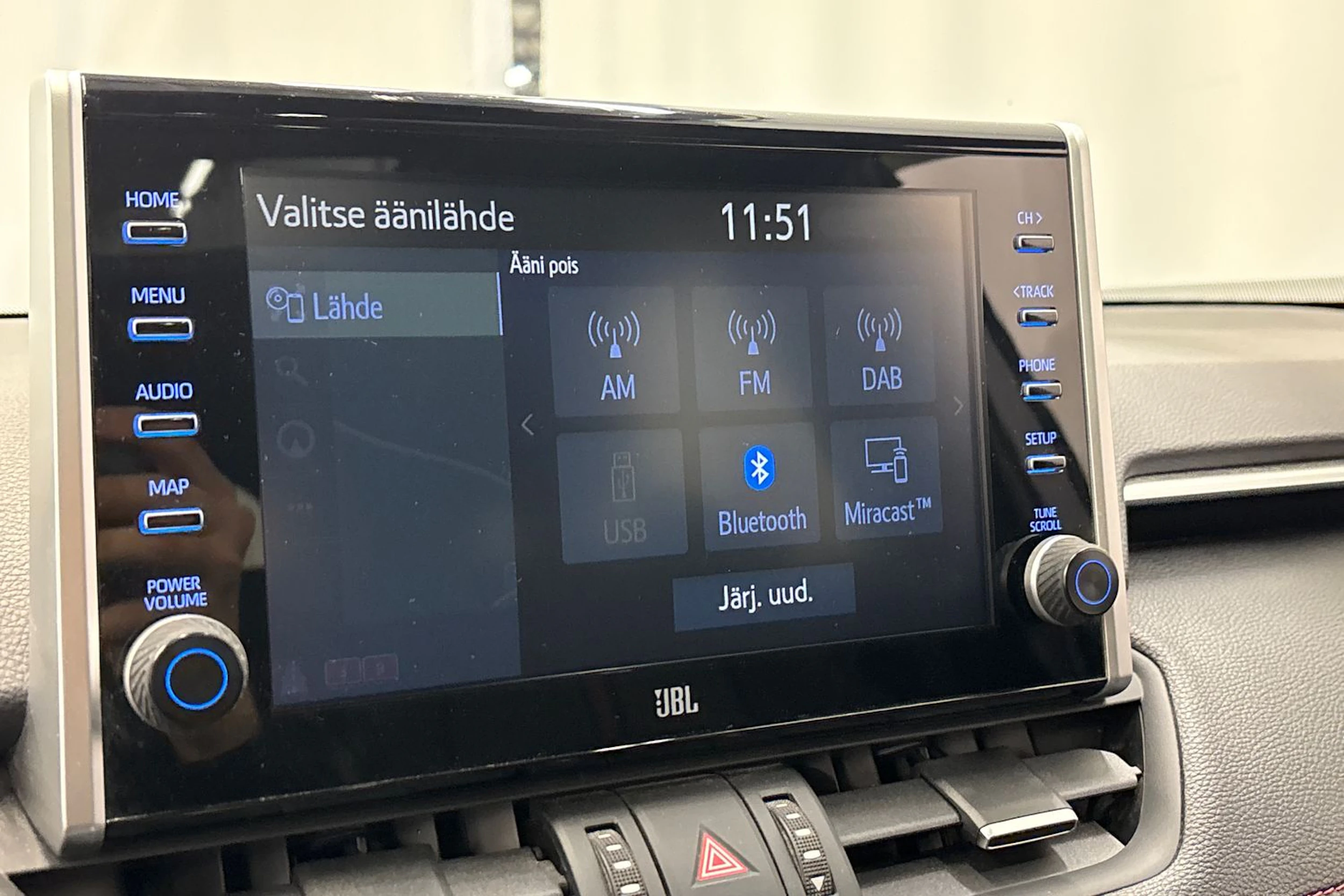 harmaa Toyota RAV4 Plug-in 2020 kuva 29.