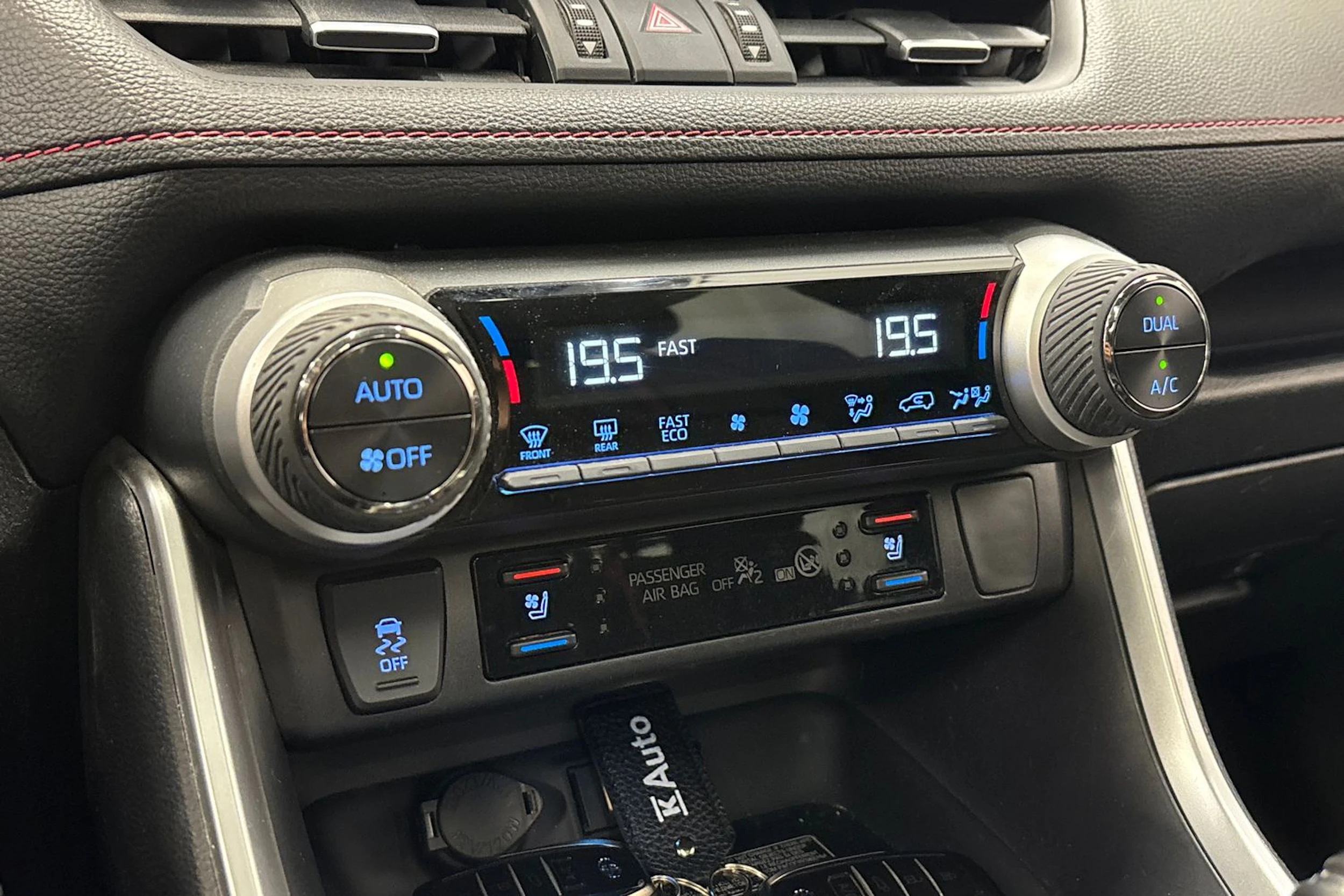 harmaa Toyota RAV4 Plug-in 2020 kuva 31.