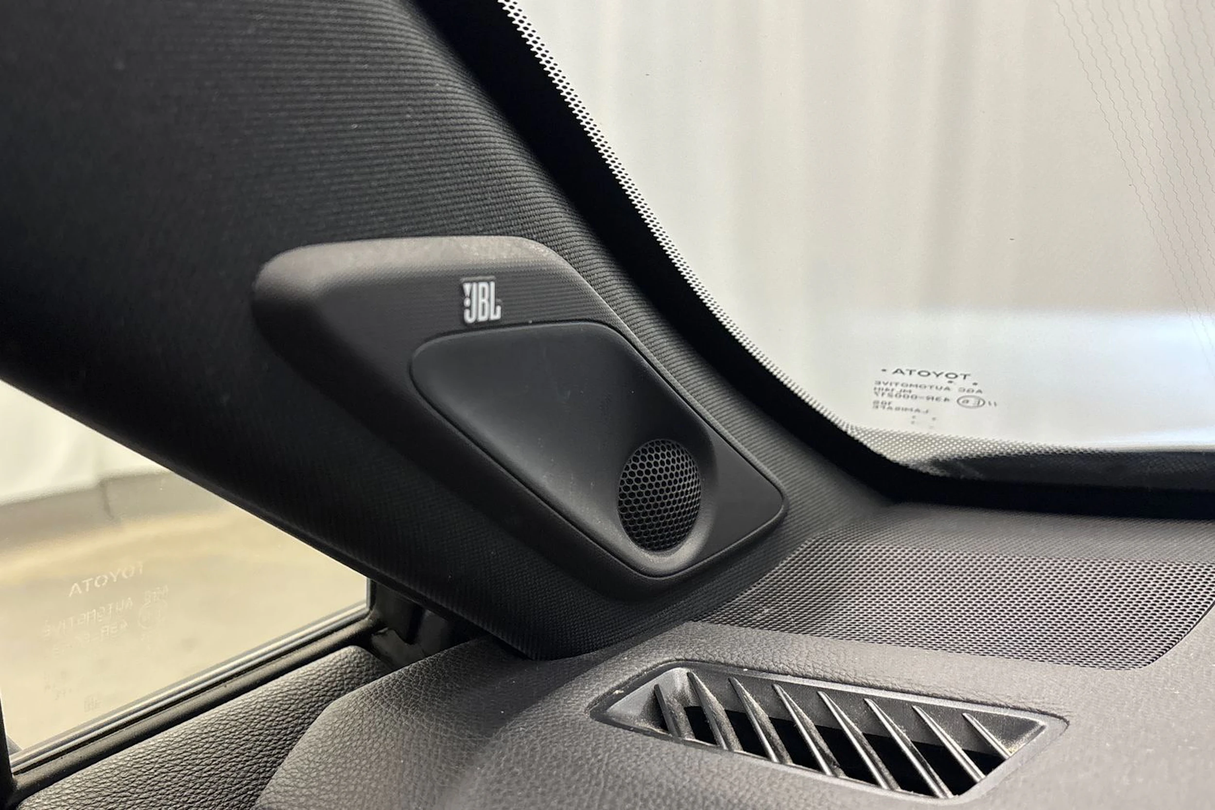 harmaa Toyota RAV4 Plug-in 2020 kuva 33.