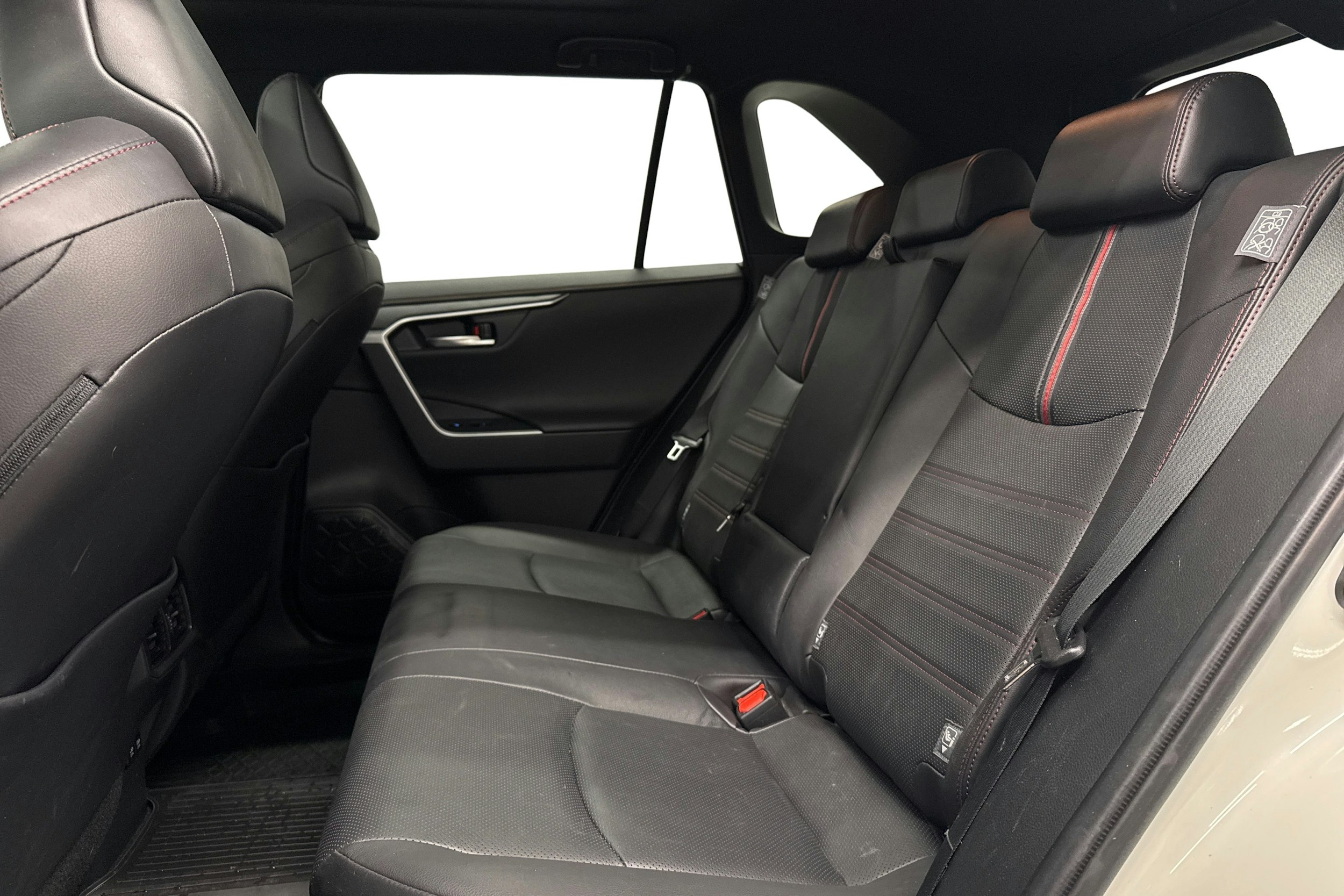 valkoinen Toyota RAV4 Plug-in 2021 kuva 10.