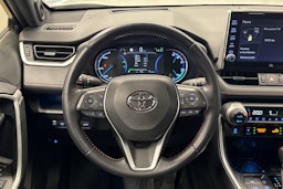 valkoinen Toyota RAV4 Plug-in 2021 kuva 14.