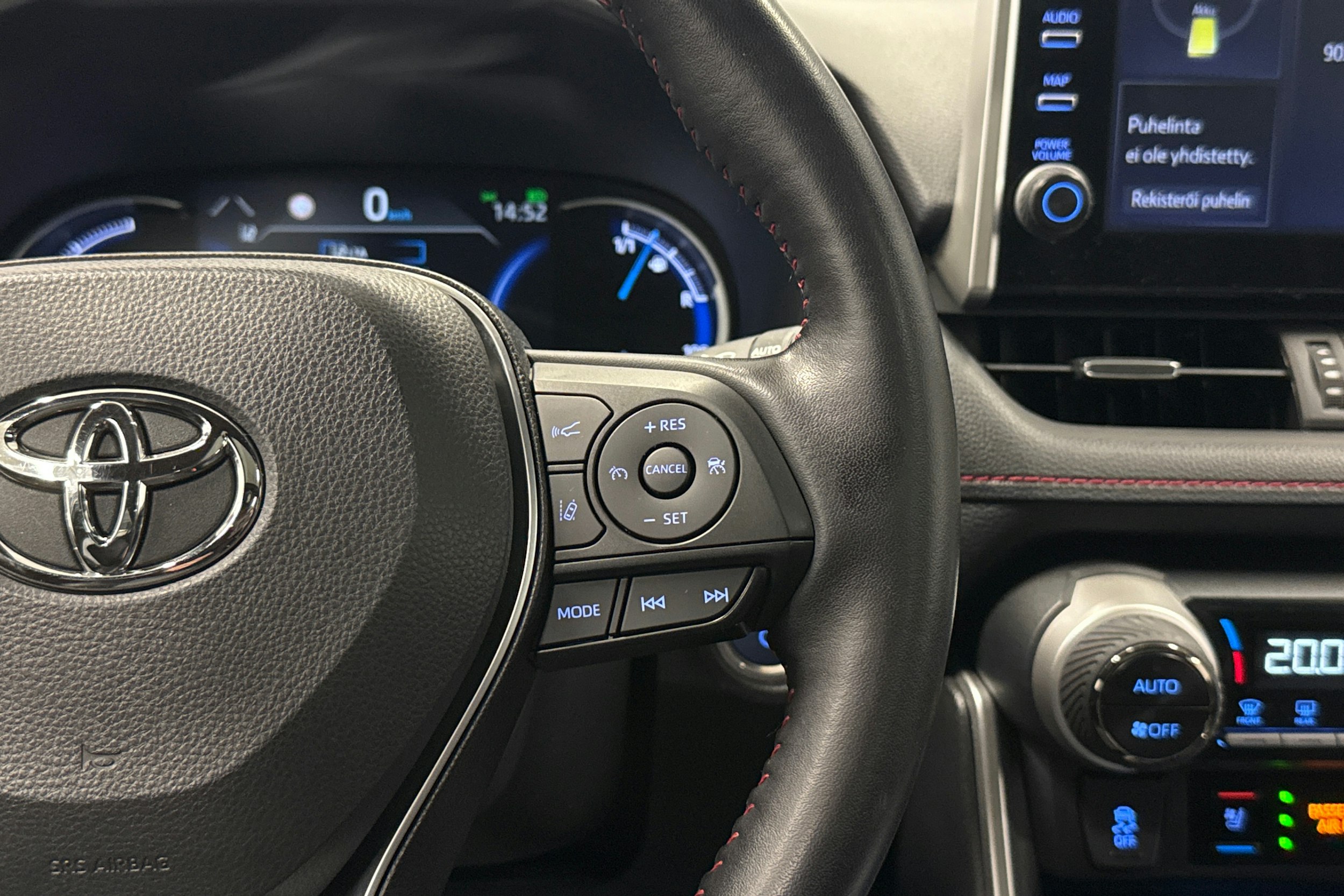 valkoinen Toyota RAV4 Plug-in 2021 kuva 17.