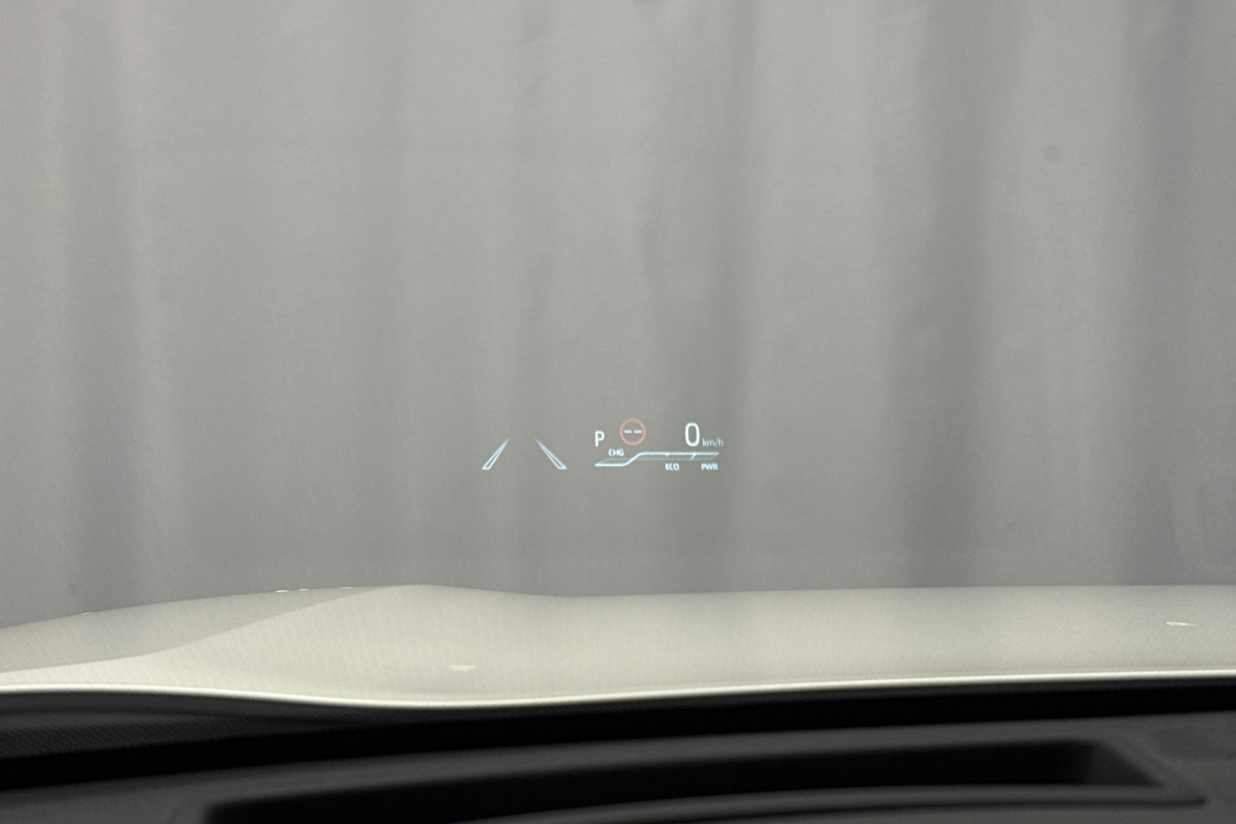 valkoinen Toyota RAV4 Plug-in 2021 kuva 18.
