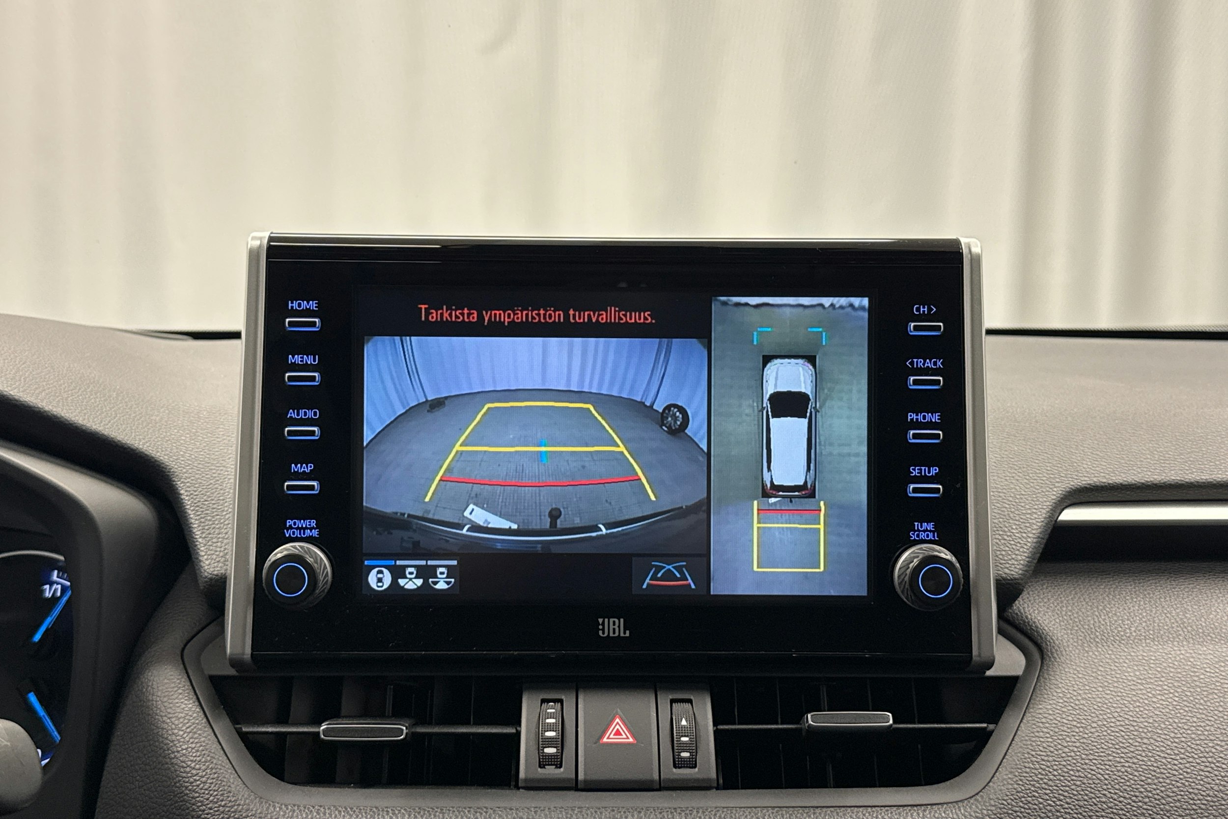 valkoinen Toyota RAV4 Plug-in 2021 kuva 21.