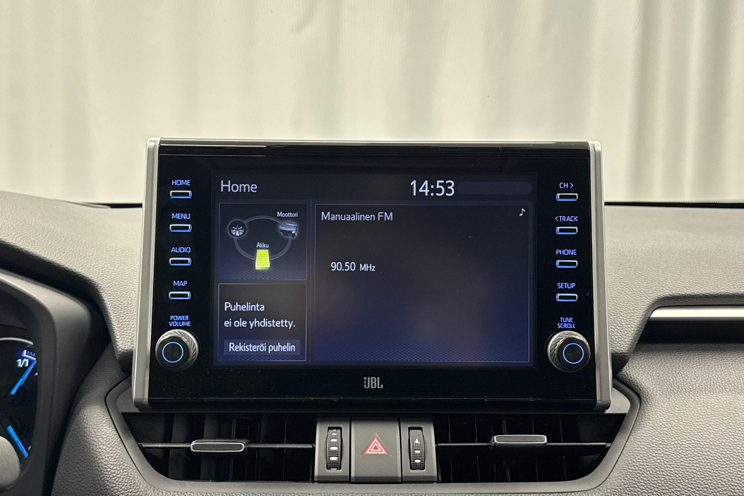 valkoinen Toyota RAV4 Plug-in 2021 kuva 22.