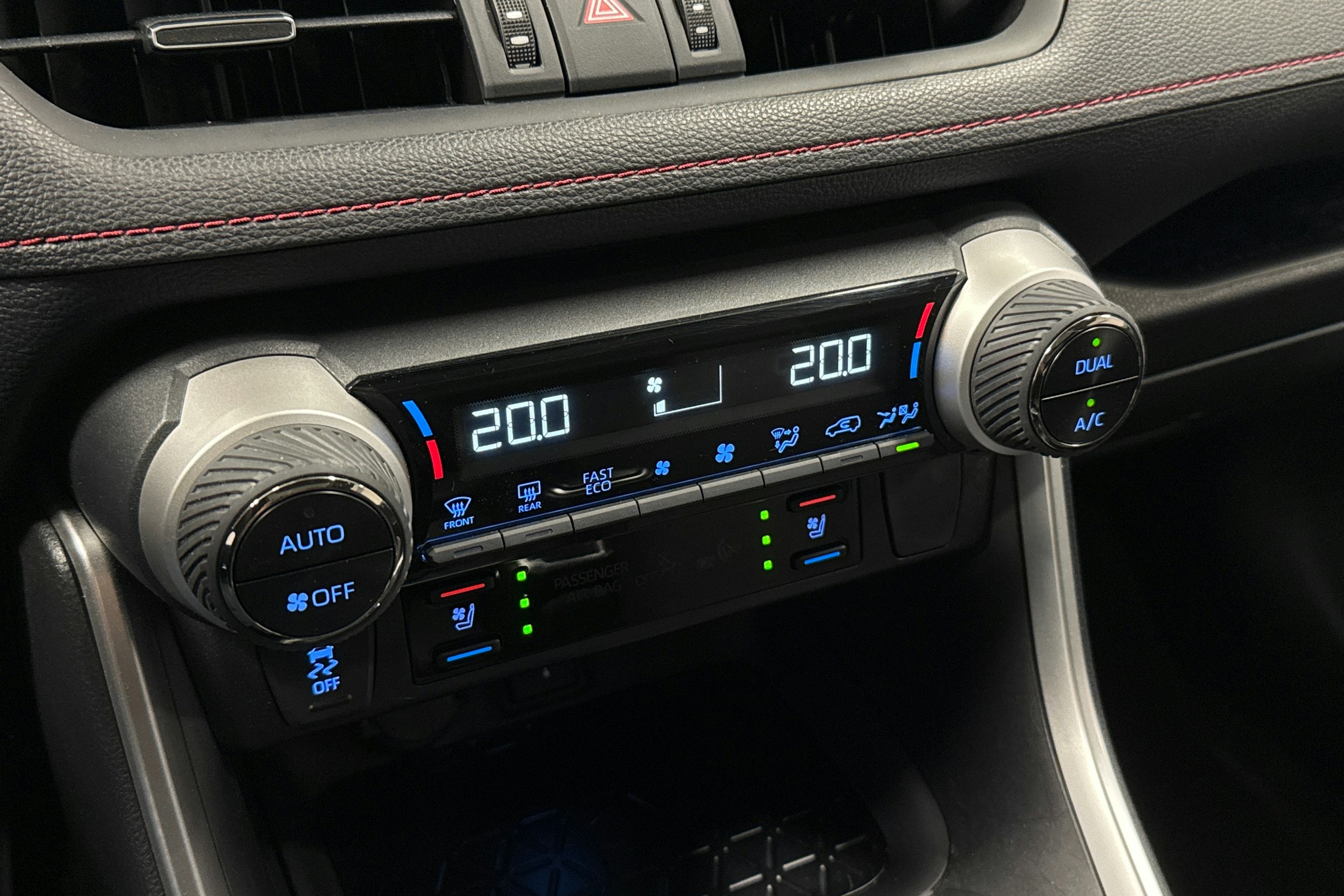 valkoinen Toyota RAV4 Plug-in 2021 kuva 23.