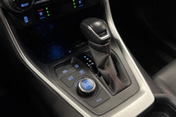 valkoinen Toyota RAV4 Plug-in 2021 kuva 24.