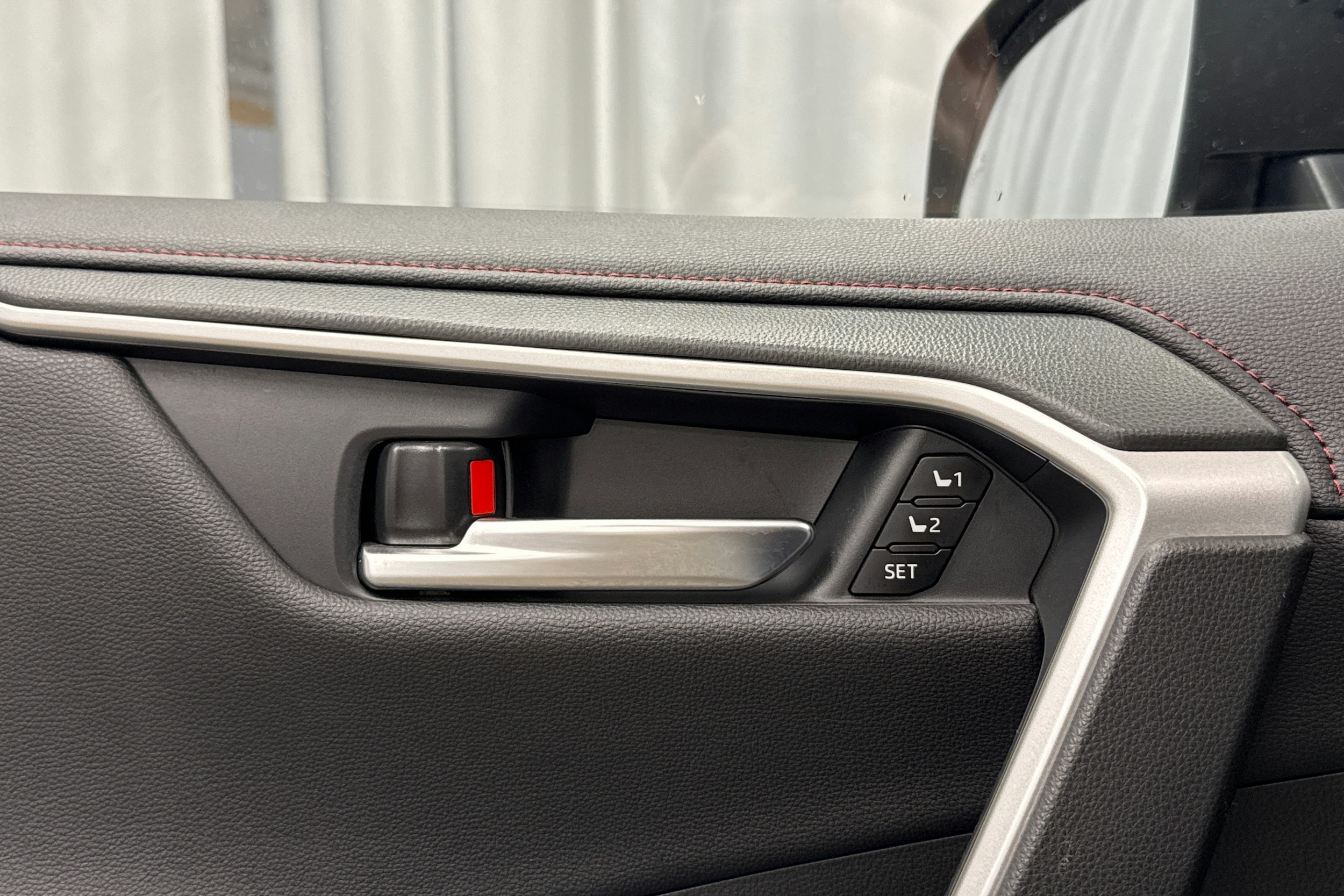 valkoinen Toyota RAV4 Plug-in 2021 kuva 27.