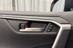 valkoinen Toyota RAV4 Plug-in 2021 kuva 27.