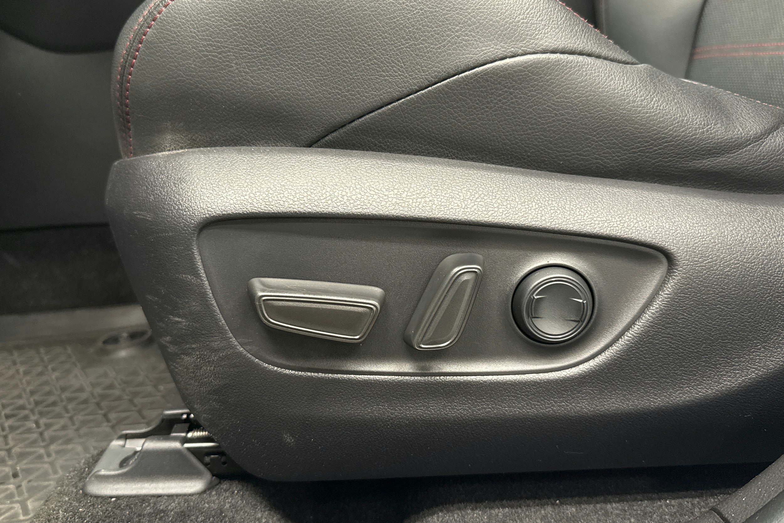 valkoinen Toyota RAV4 Plug-in 2021 kuva 29.