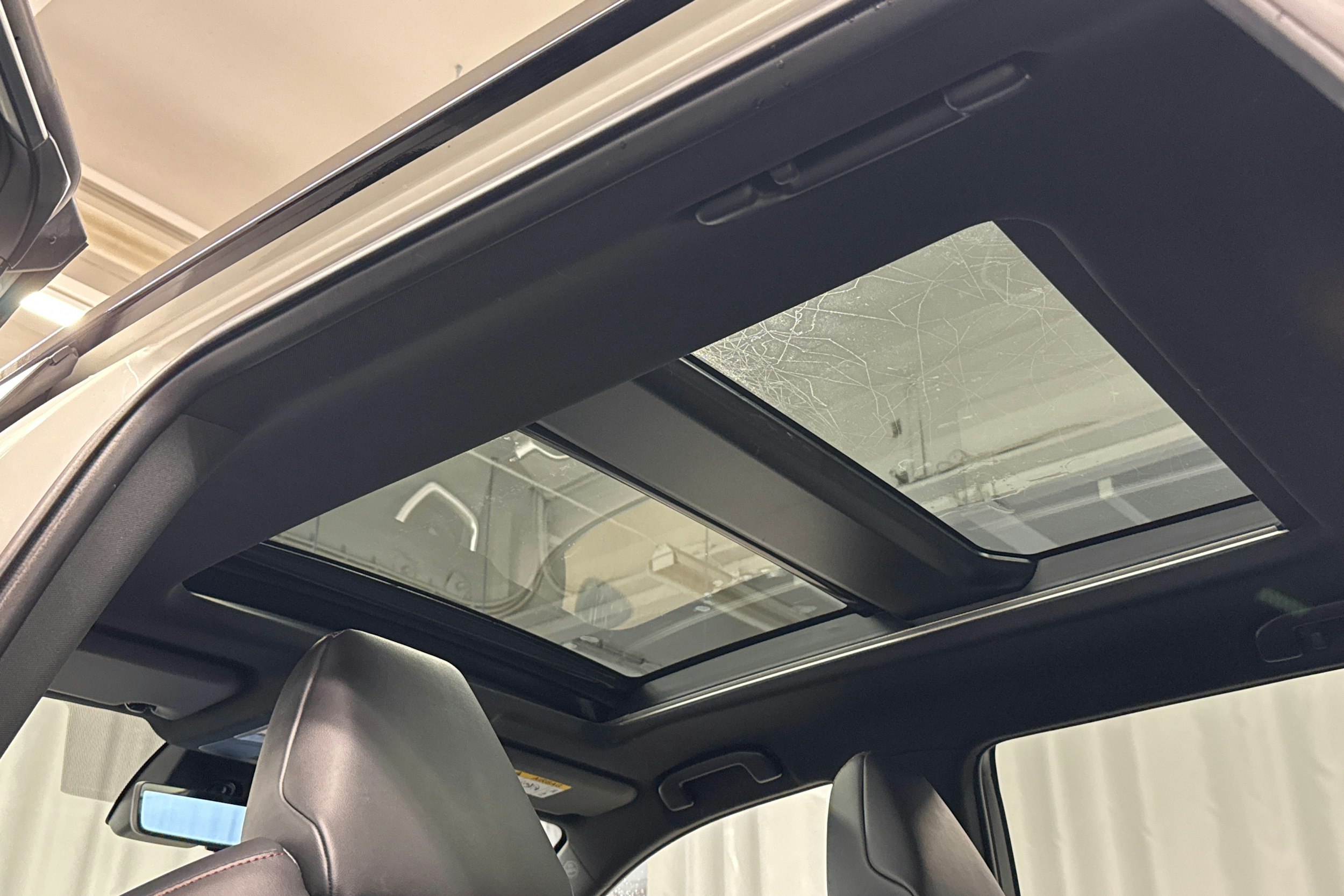 valkoinen Toyota RAV4 Plug-in 2021 kuva 30.