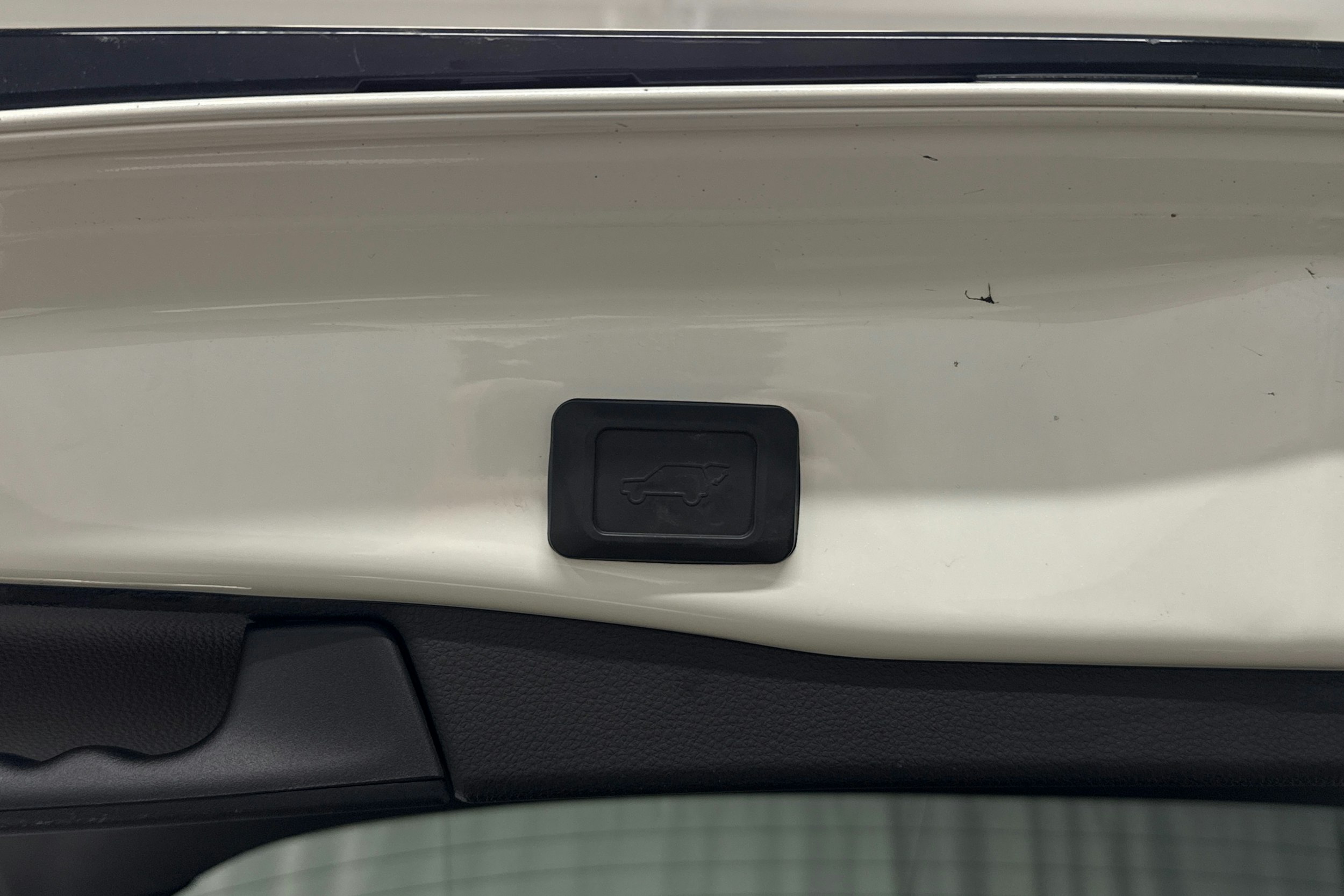 valkoinen Toyota RAV4 Plug-in 2021 kuva 32.