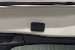 valkoinen Toyota RAV4 Plug-in 2021 kuva 32.