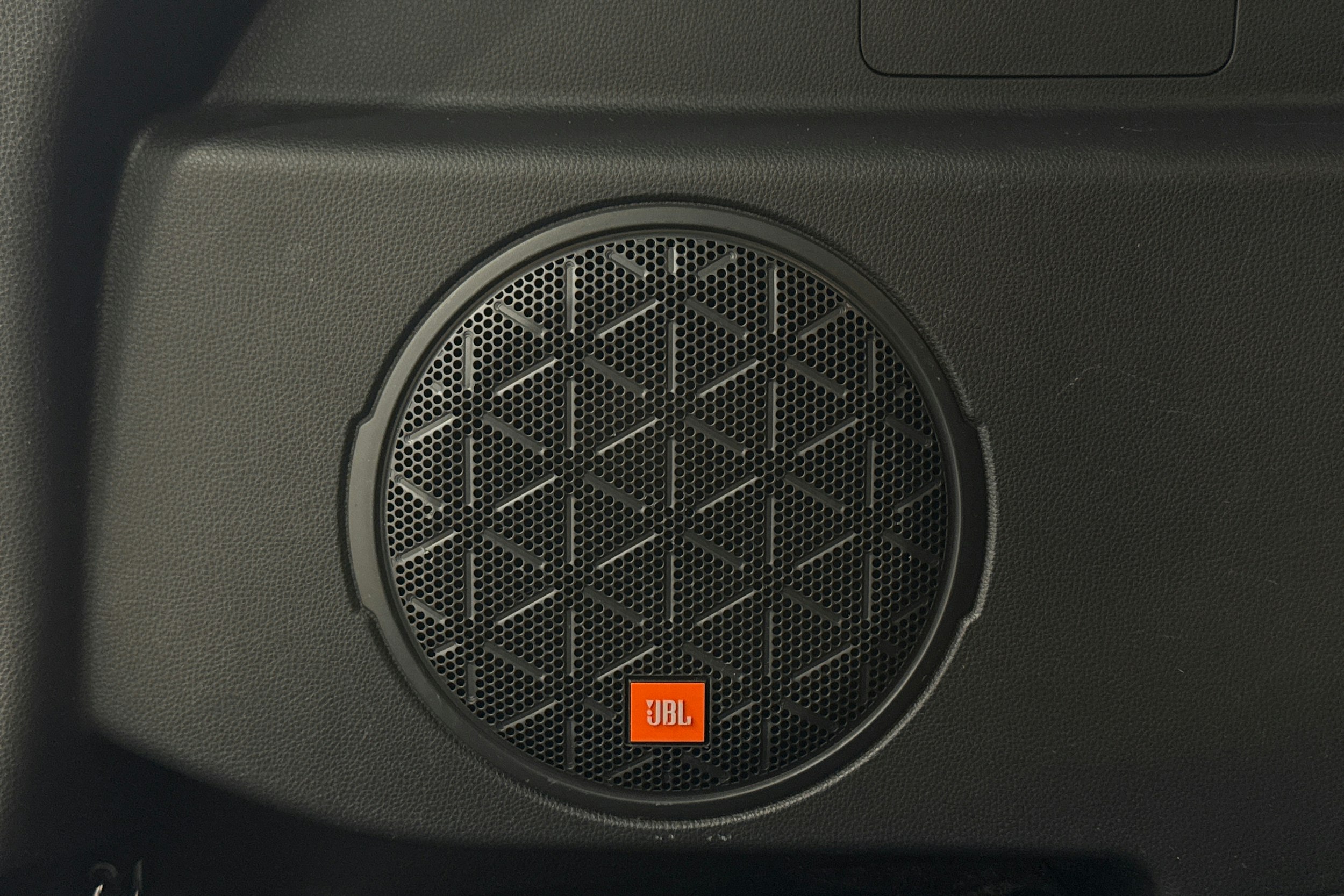 valkoinen Toyota RAV4 Plug-in 2021 kuva 33.