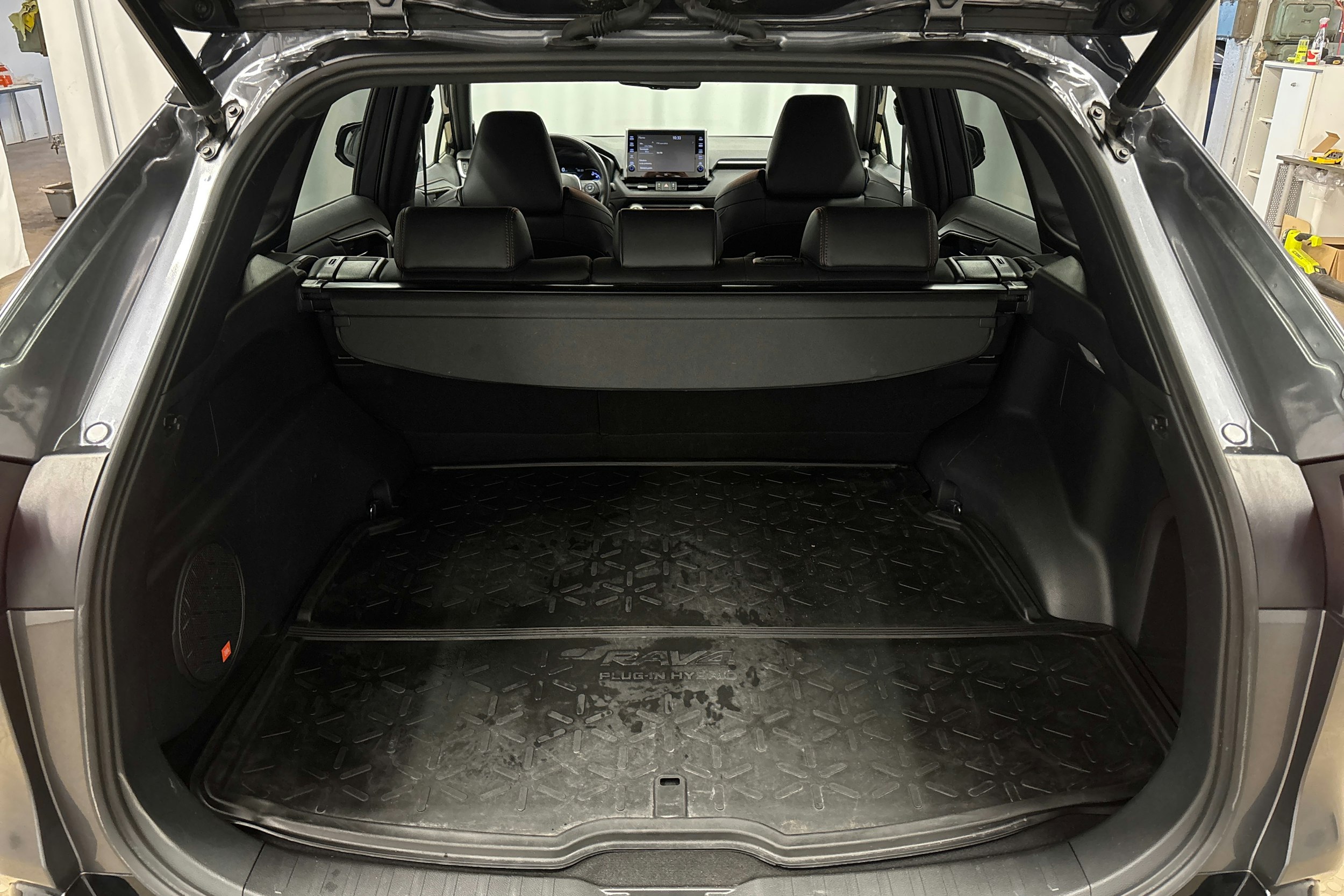 harmaa Toyota RAV4 Plug-in 2021 kuva 14.