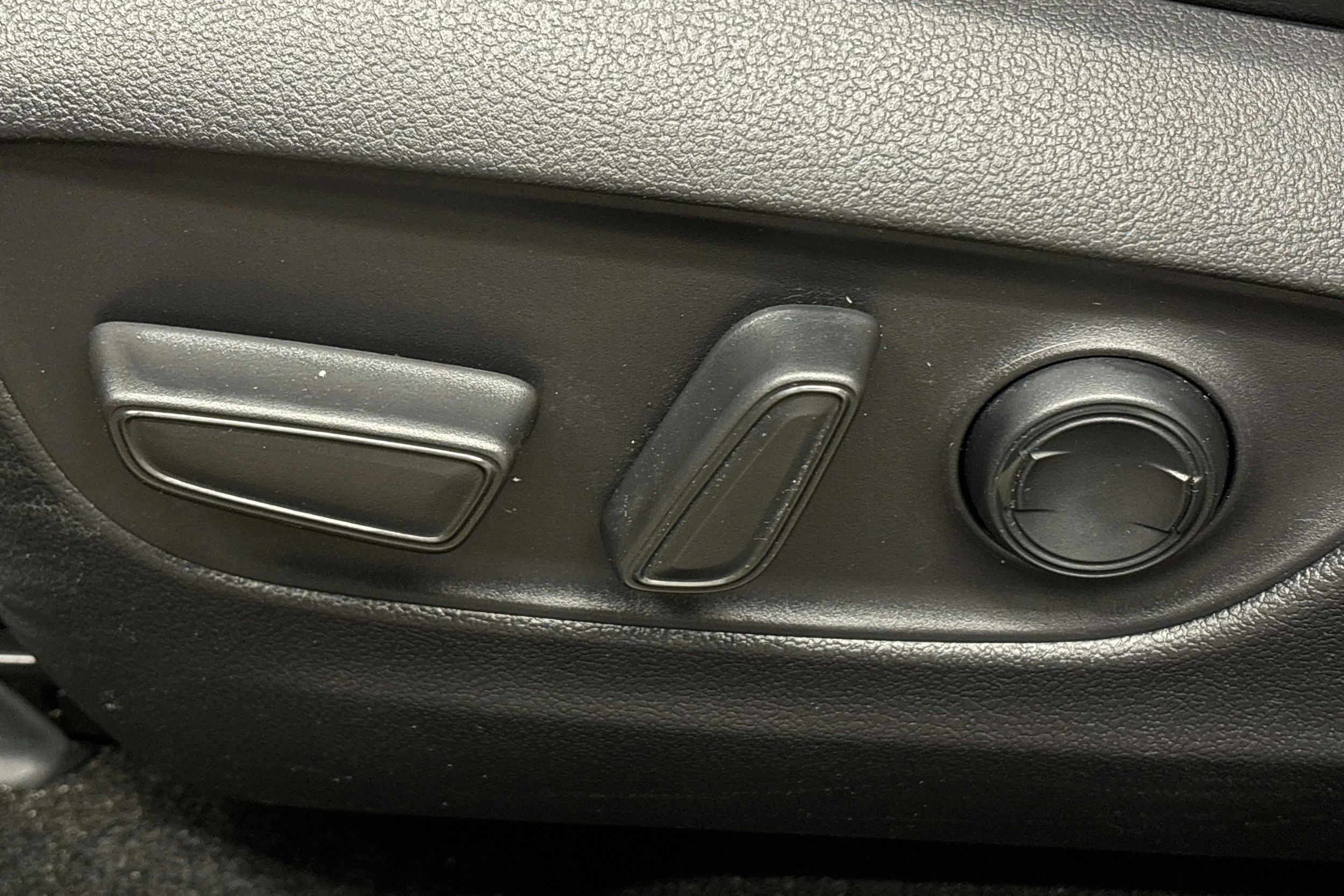 harmaa Toyota RAV4 Plug-in 2021 kuva 17.