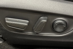 harmaa Toyota RAV4 Plug-in 2021 kuva 17.