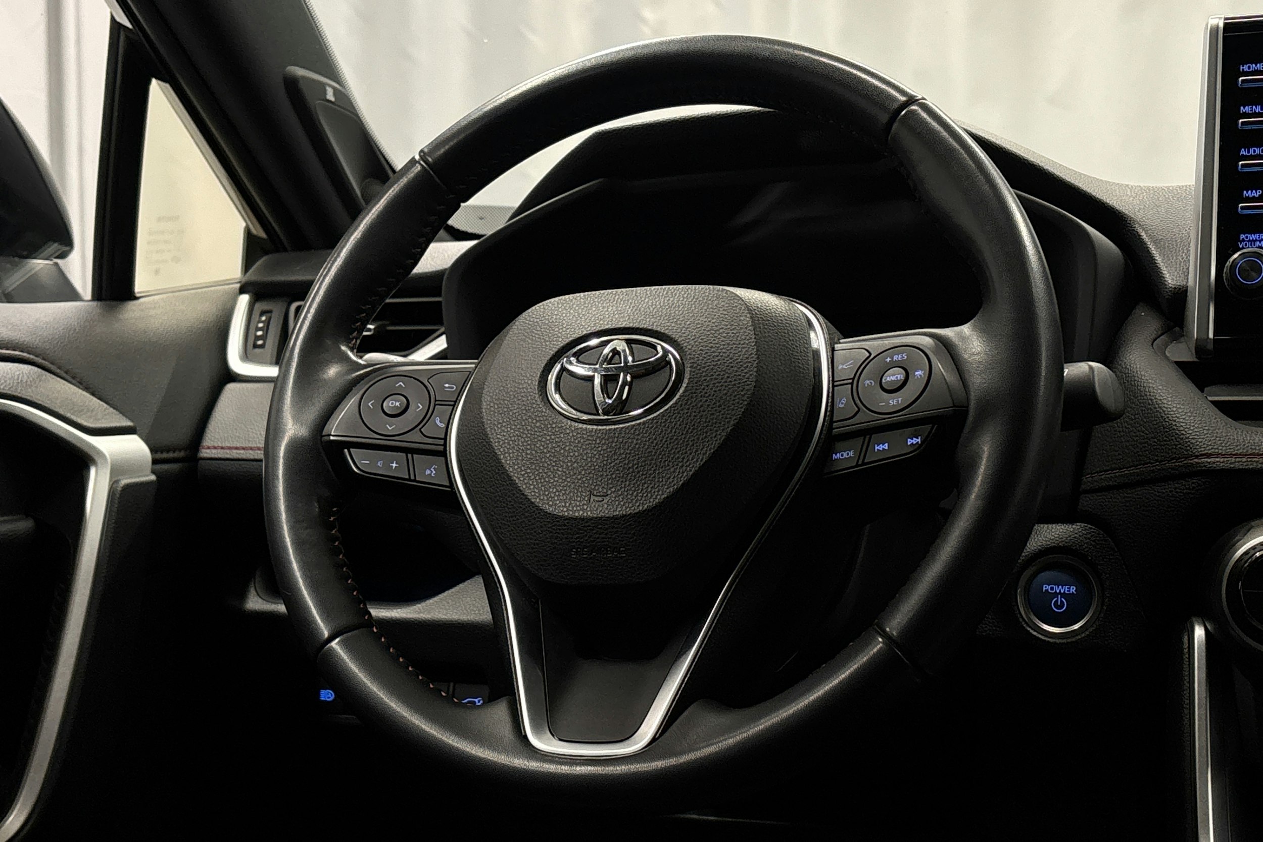 harmaa Toyota RAV4 Plug-in 2021 kuva 18.