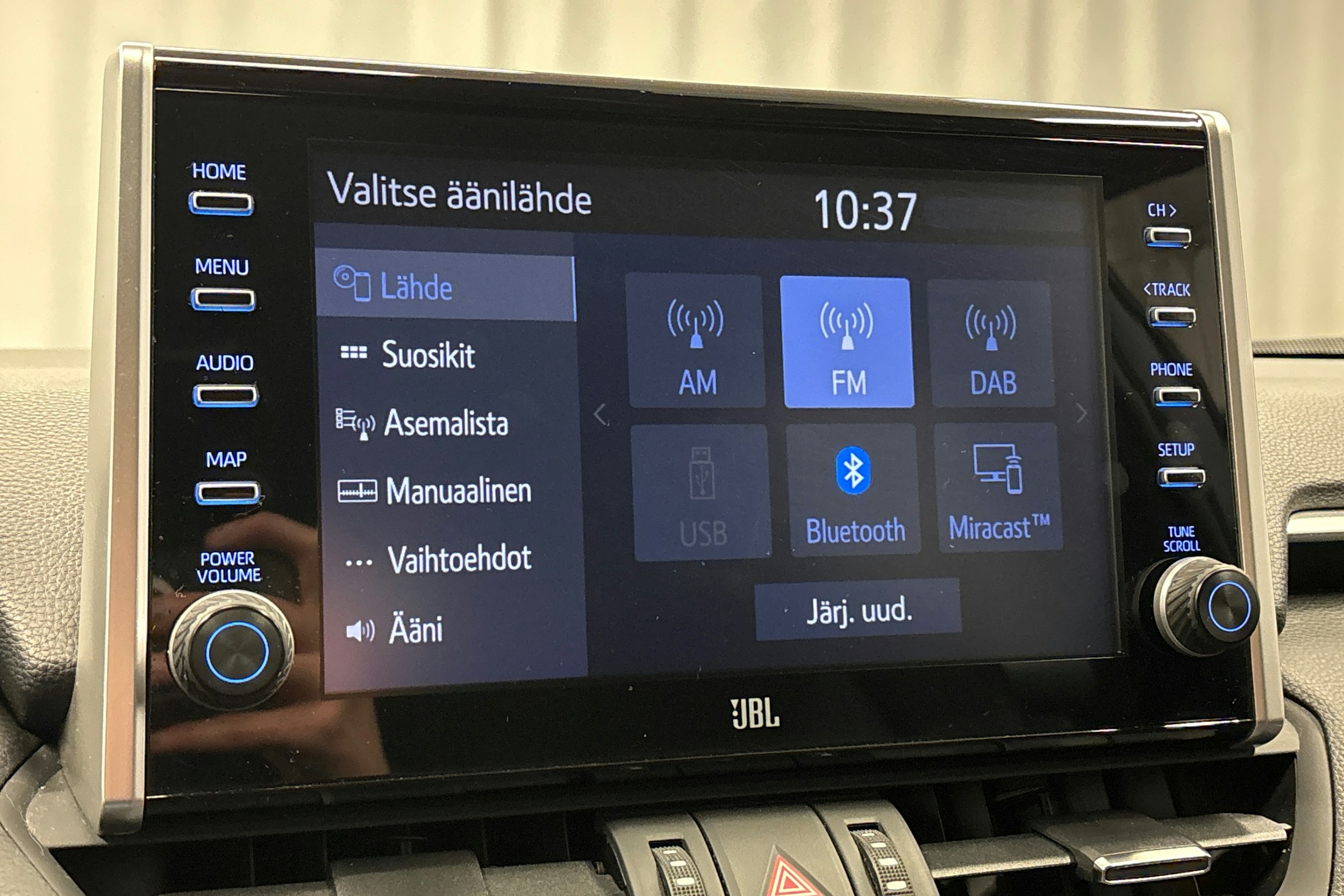 harmaa Toyota RAV4 Plug-in 2021 kuva 25.