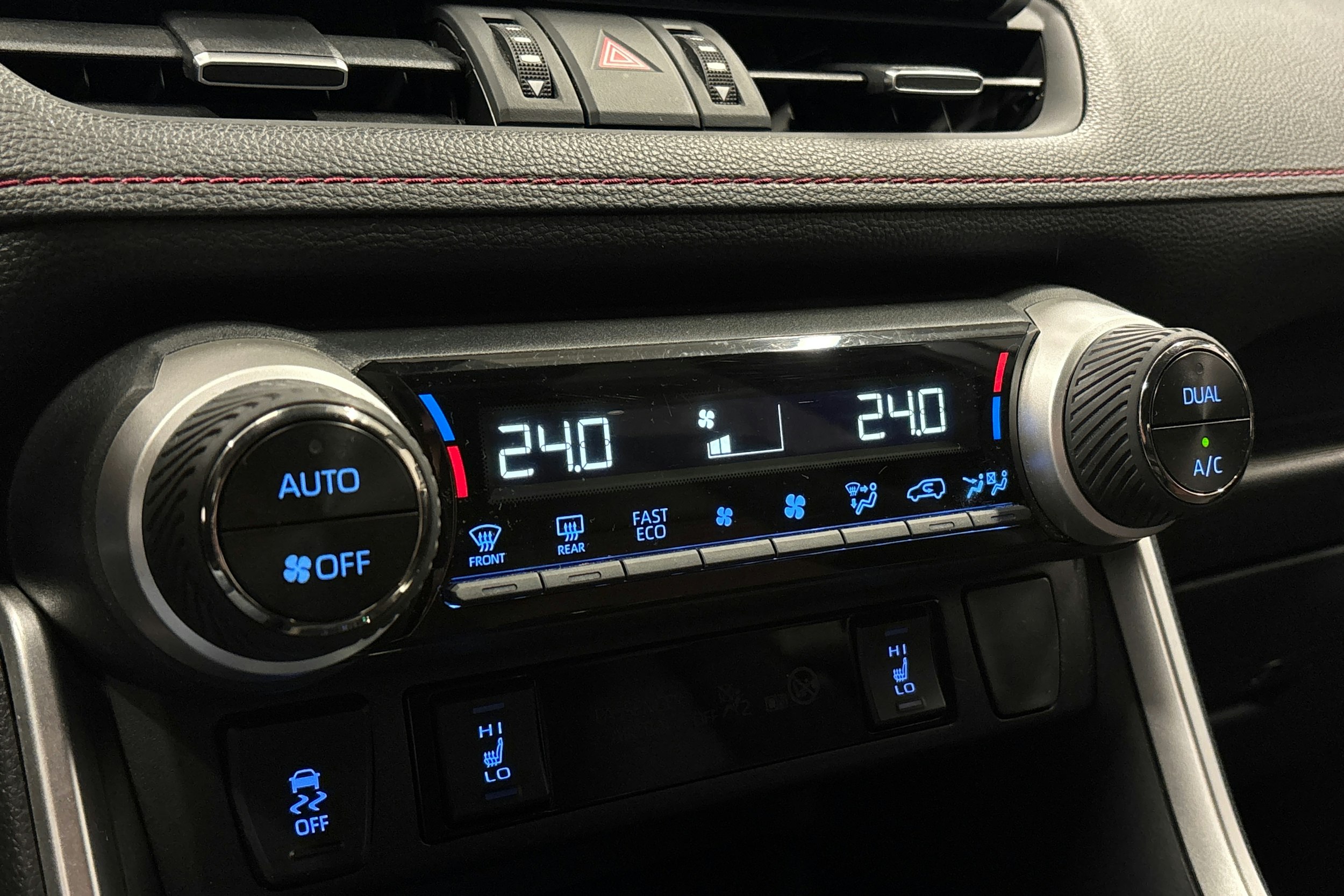 harmaa Toyota RAV4 Plug-in 2021 kuva 27.