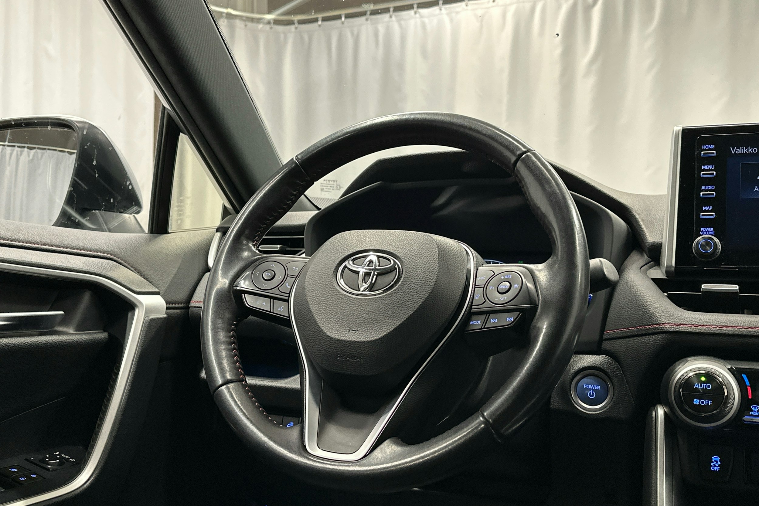 valkoinen Toyota RAV4 Plug-in 2021 kuva 7.