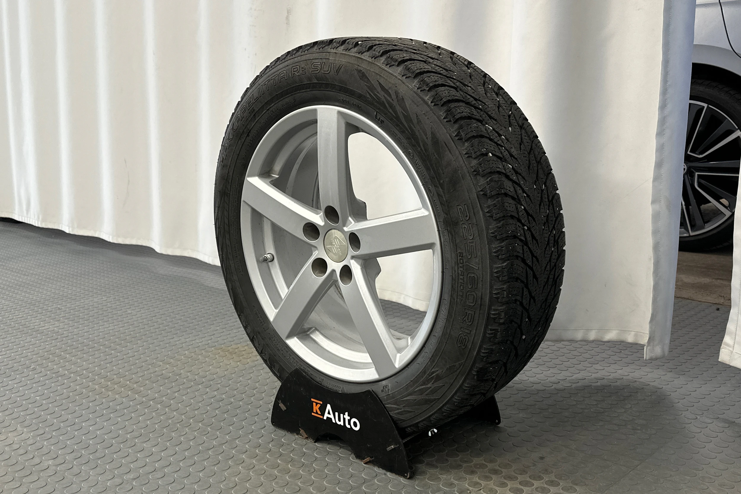 valkoinen Toyota RAV4 Plug-in 2021 kuva 10.