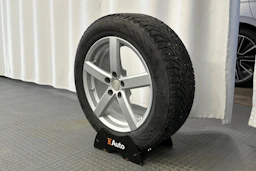 valkoinen Toyota RAV4 Plug-in 2021 kuva 10.