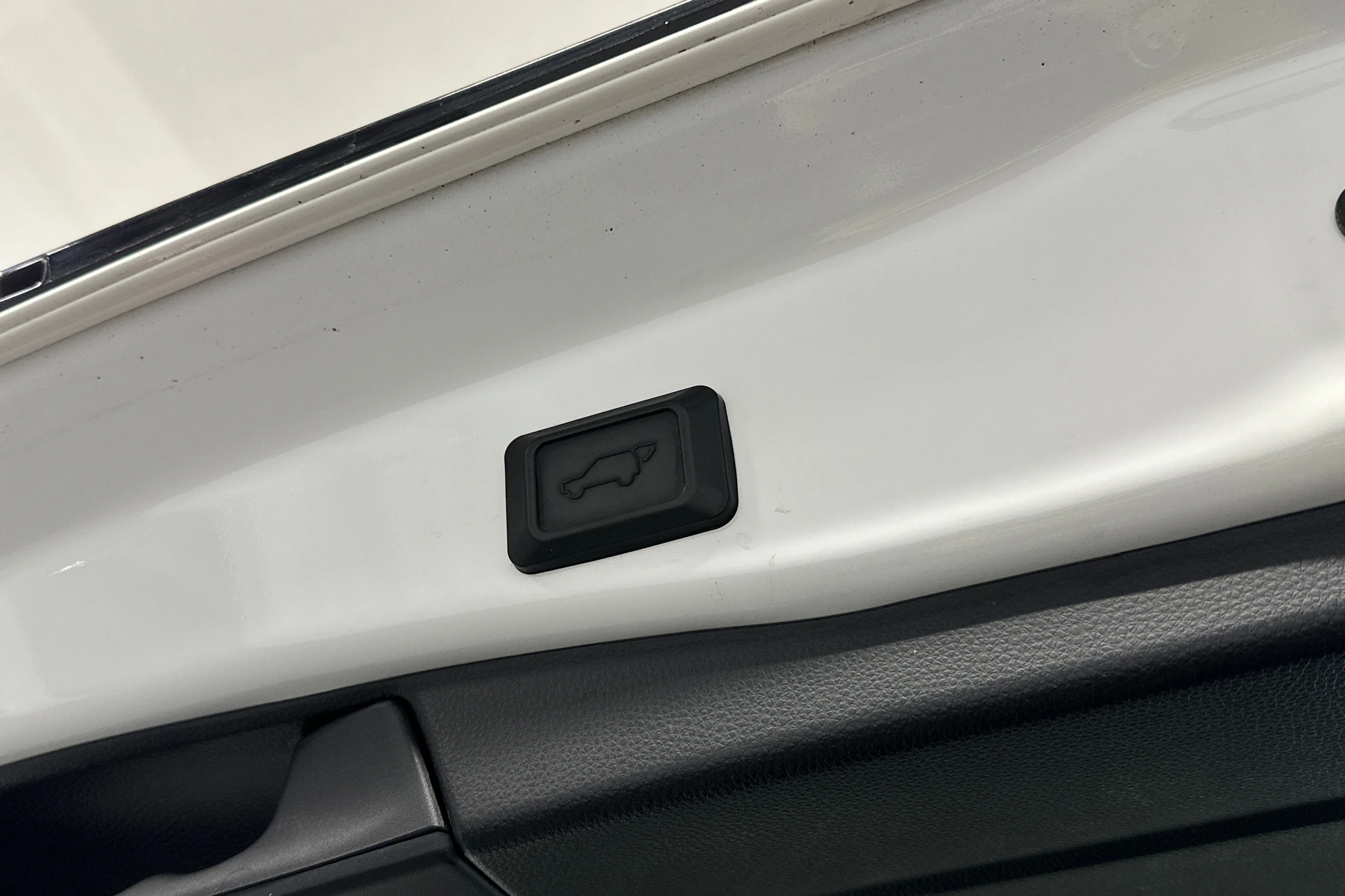 valkoinen Toyota RAV4 Plug-in 2021 kuva 12.