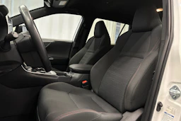 valkoinen Toyota RAV4 Plug-in 2021 kuva 13.